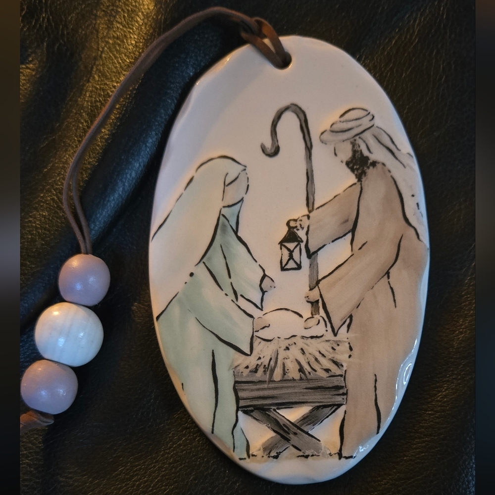 HOST PICK! ๐๐ Burton & Burton Nativity porcelain wall/door hanger 6" - Picture 2 of 7